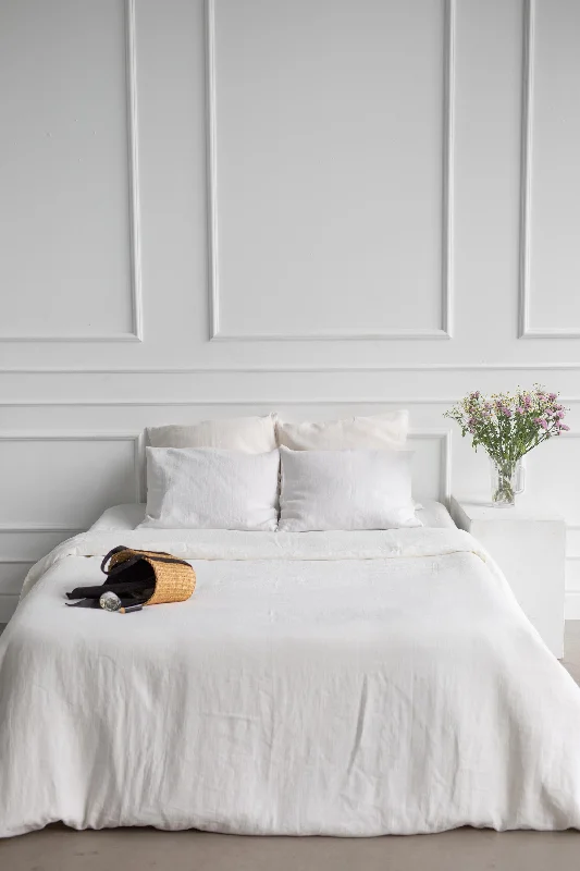 Certified linen bedding set in White