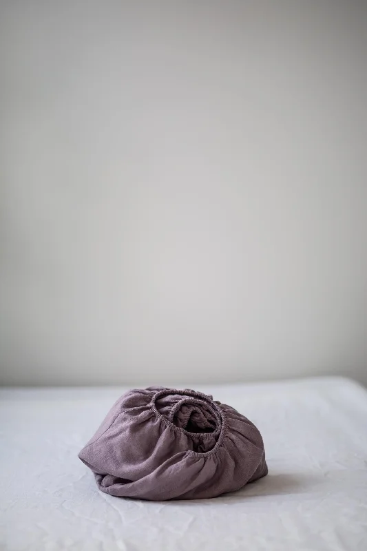 Certified linen fitted sheet in Dusty Lavender